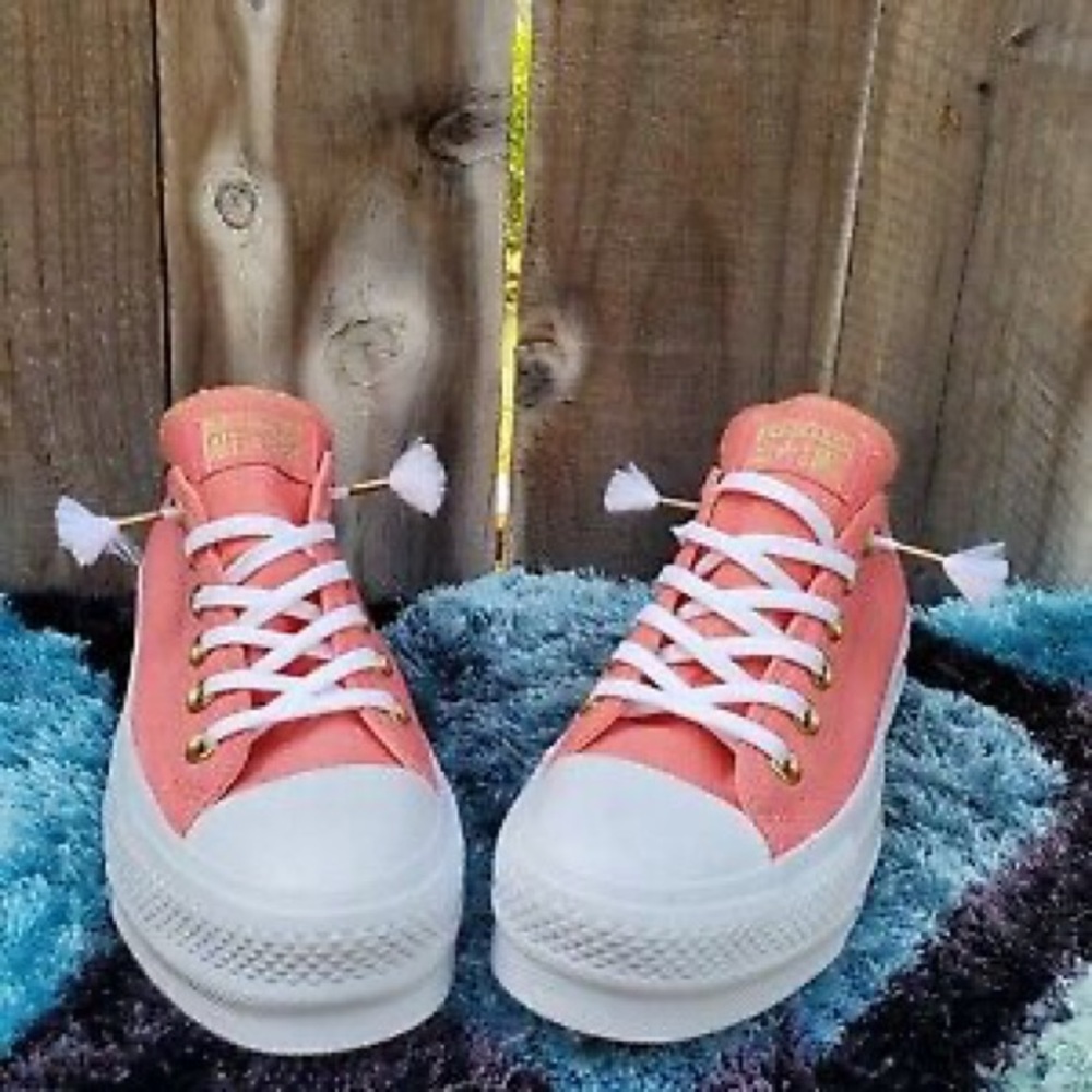 Brand new never worn converse size 8